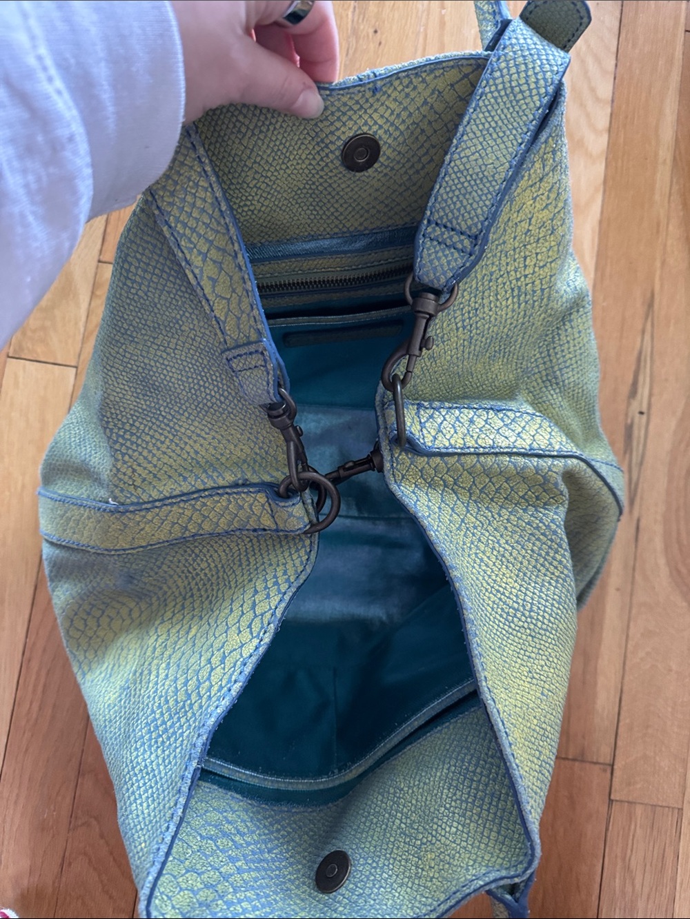 Liebeskind Turquoise Green Snake-Embossed Leather Shoulder Bag - Picture 6 of 10